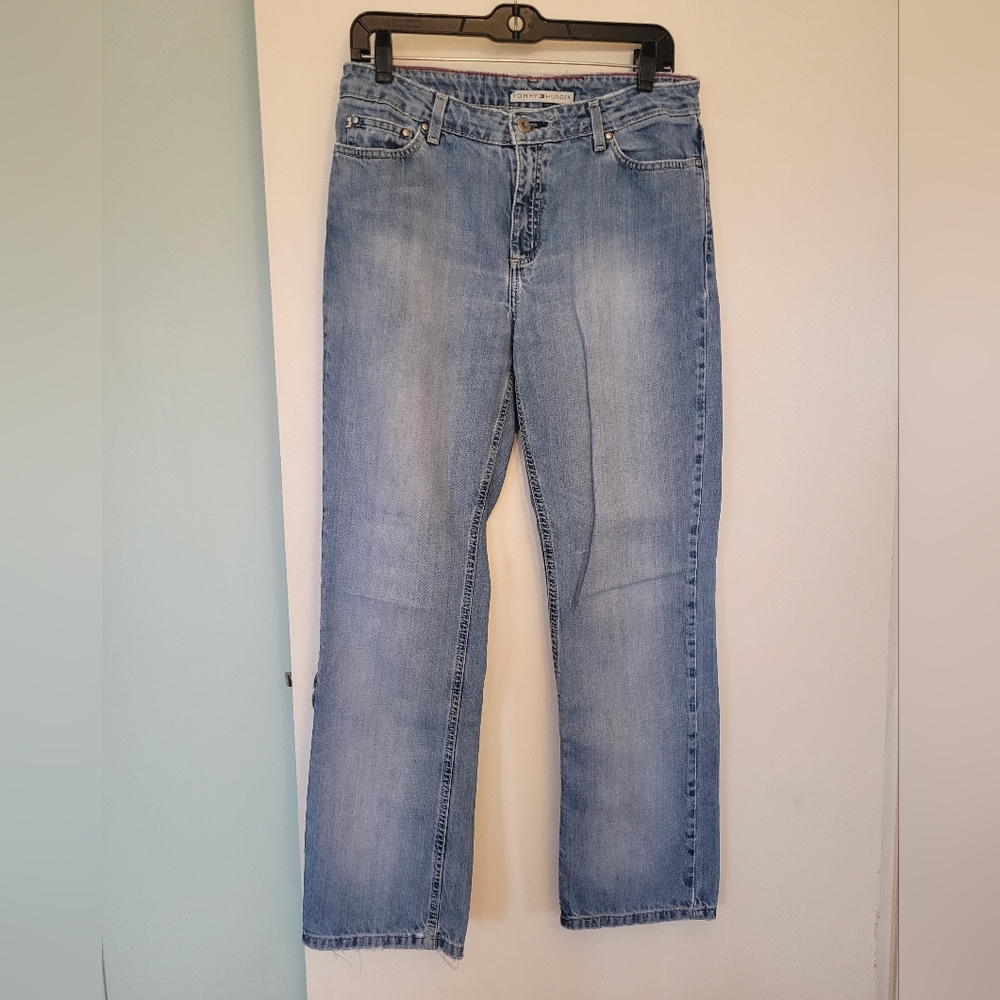 Tommy Hilfiger relaxed fit (boyfriend) jeans size 6s.
